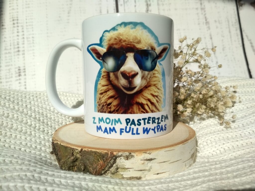 Kubek humorystyczny chrześcijański "Z moim Pasterzem mam full wypas" – Psalm 23,
