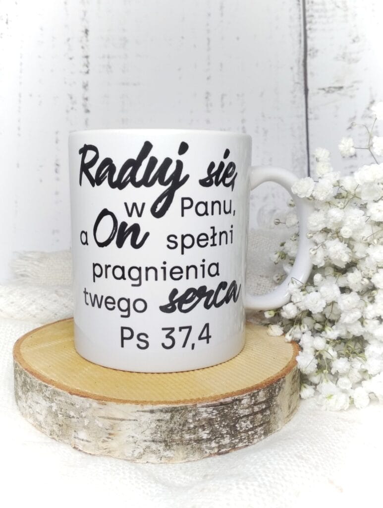 Kubek z wersetem Psalm 37 "Raduj się w Panu" – ceramika, motywujący prezent religijny